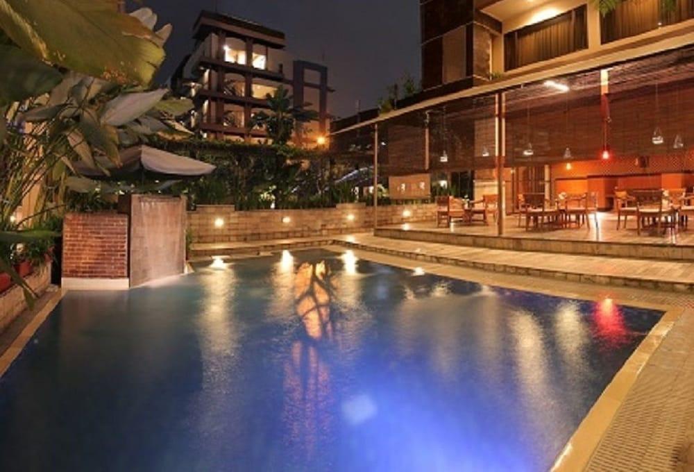 בנדונג Bali World Hotel מראה חיצוני תמונה